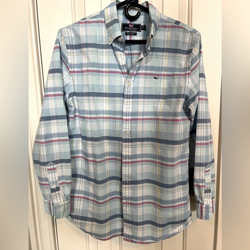Vineyard vines plaid button up. Like new.